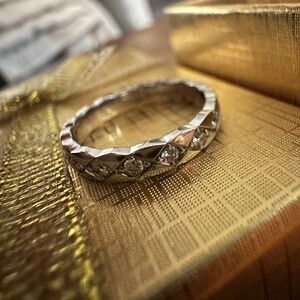 18k WG Chanel coco crush diamond ring size 5.25